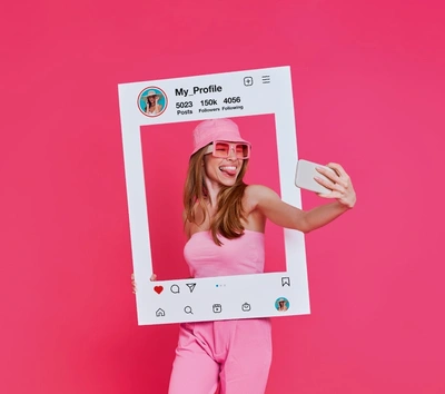 Selfie - Frame - A1 - 690x610